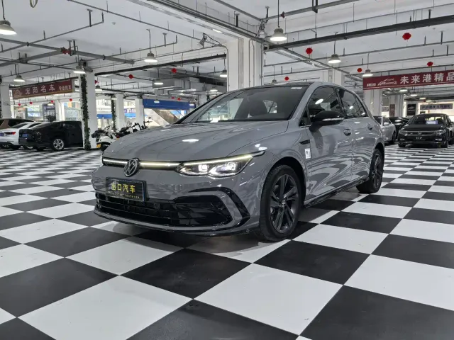 Фотография автомобиля — Volkswagen Golf