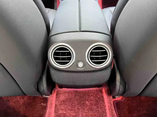 Mercedes-Benz E-Class — Фото автомобиля 12