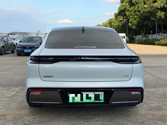 Geely Galaxy E8 — Фото автомобиля 8