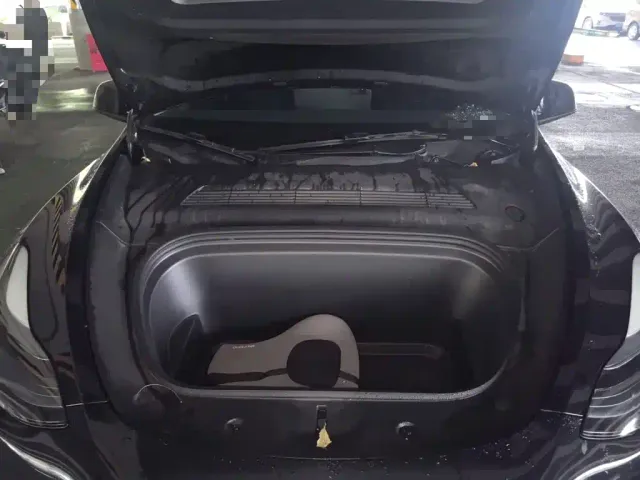 Tesla Model Y — Фото автомобиля 16