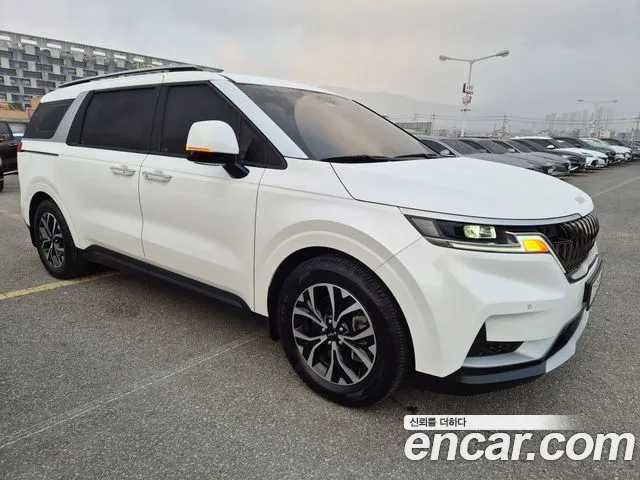Kia Carnival Generation 4 — Фото автомобиля 3
