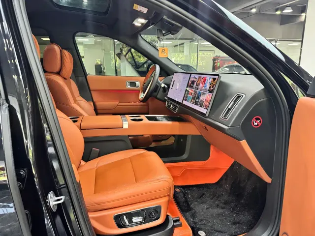 Li Auto L8 — Фото автомобиля 10
