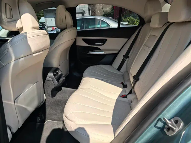 Mercedes-Benz E-Class — Фото автомобиля 5