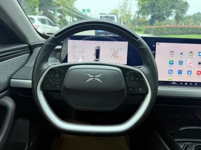 Xpeng P7 — Фото автомобиля 10