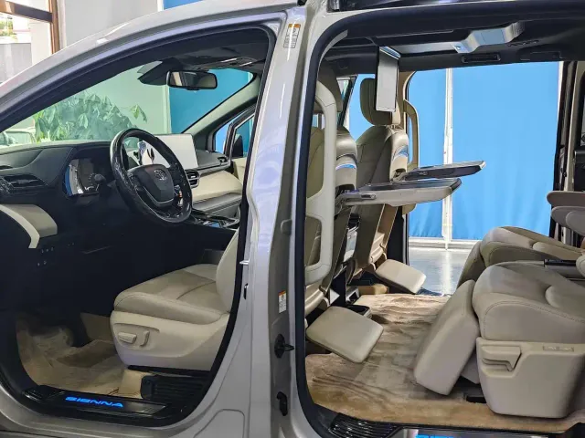 Toyota Sienna — Фото автомобиля 9