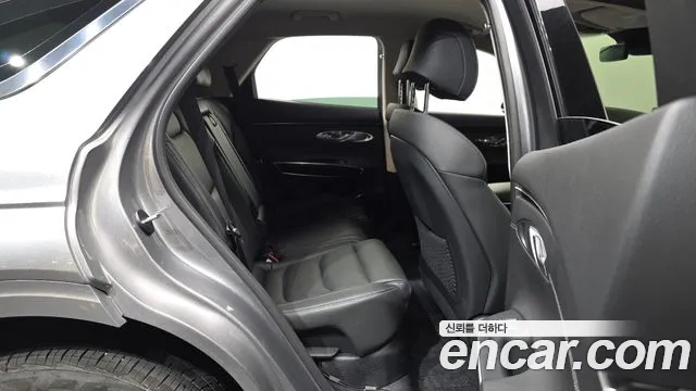 Genesis GV70 — Фото автомобиля 12