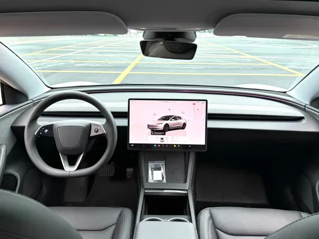 Tesla Model 3 — Фото автомобиля 15