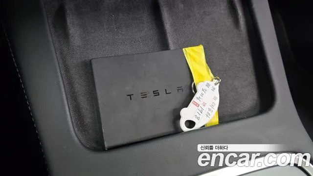 Tesla Model 3 — Фото автомобиля 22