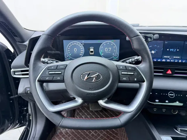 Hyundai Elantra — Фото автомобиля 11