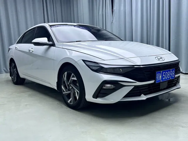 Hyundai Elantra — Фото автомобиля 3