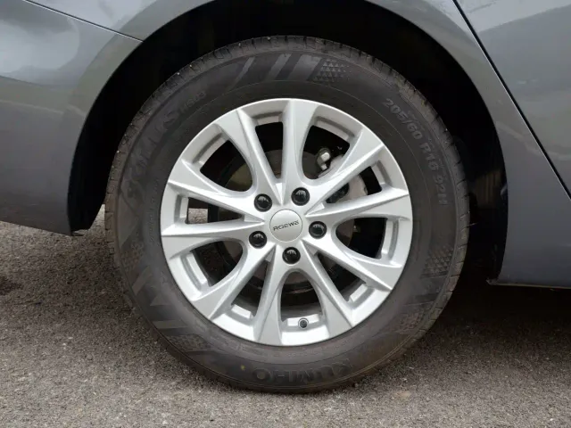 Roewe i5 — Фото автомобиля 9