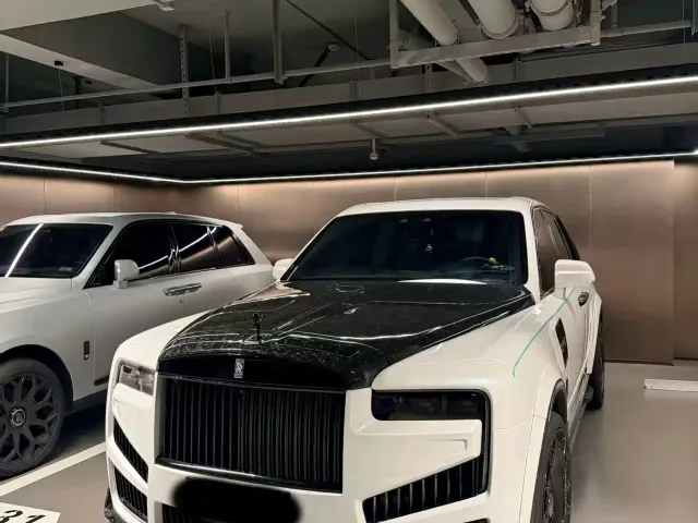 Фотография автомобиля — Rolls-Royce Cullinan