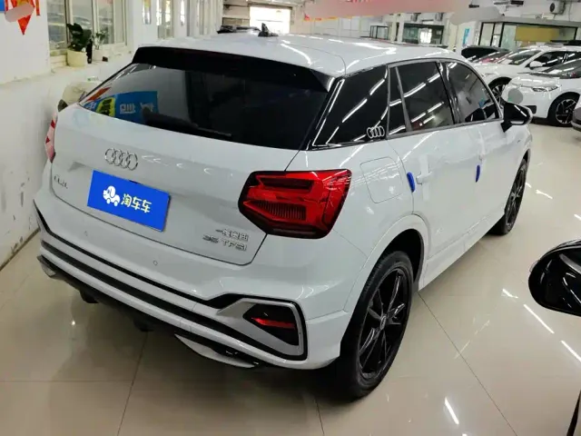 Audi Q2L — Фото автомобиля 3