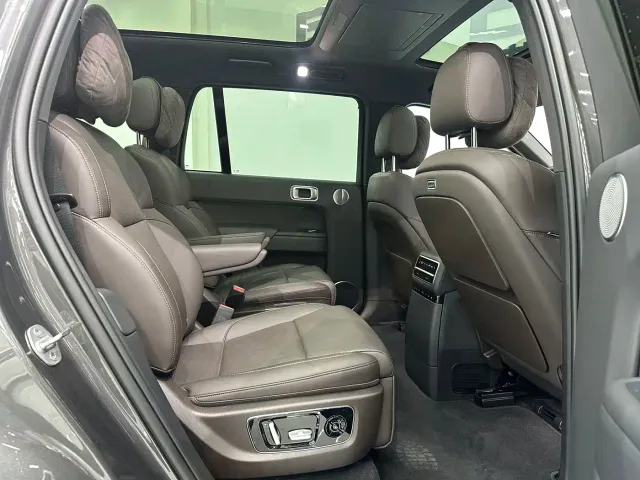 Li Auto L9 — Фото автомобиля 22