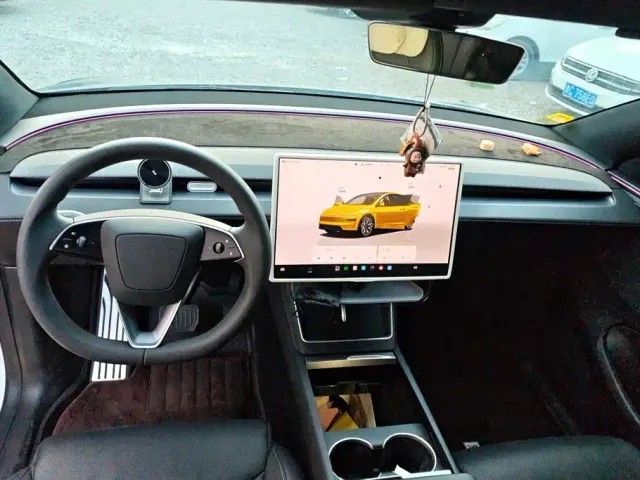 Tesla Model Y L — Фото автомобиля 12