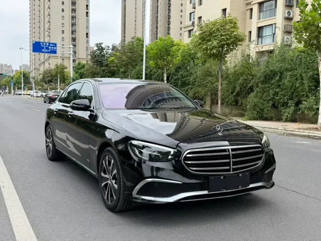 Mercedes-Benz E-Class — Фото автомобиля 3
