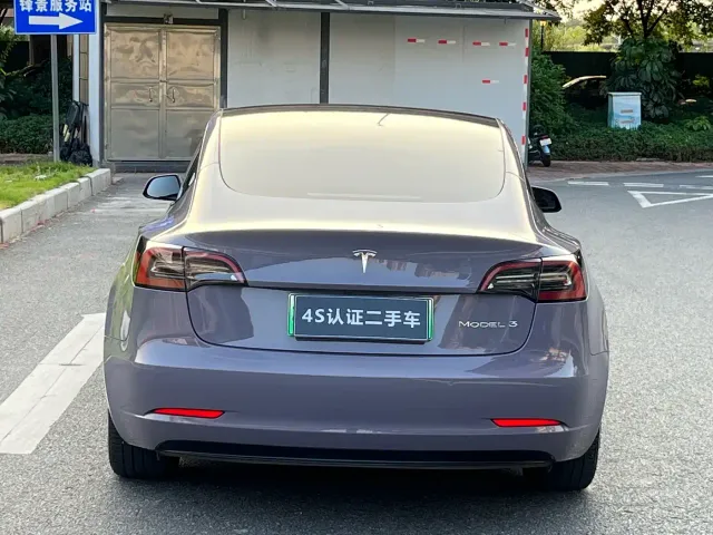 Tesla Model 3 — Фото автомобиля 6