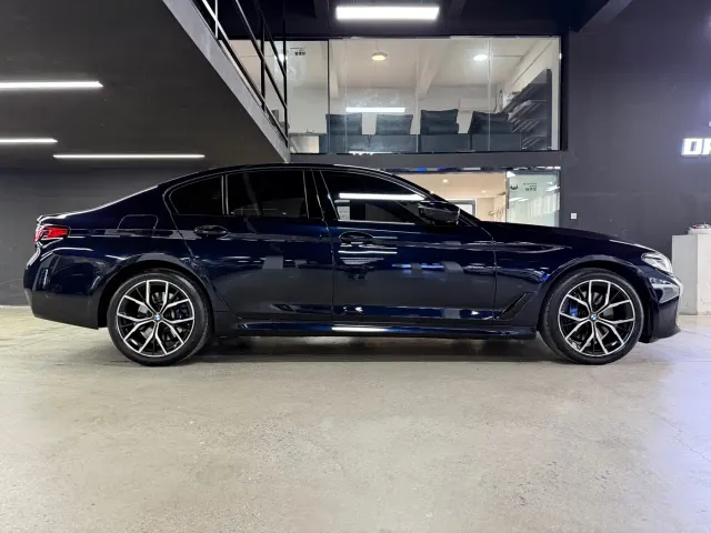 BMW 5 Series — Фото автомобиля 10