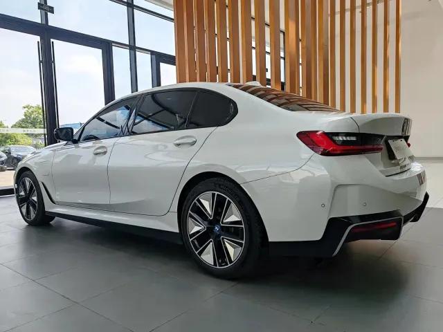 BMW i3 — Фото автомобиля 16