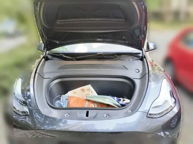 Tesla Model Y — Фото автомобиля 9