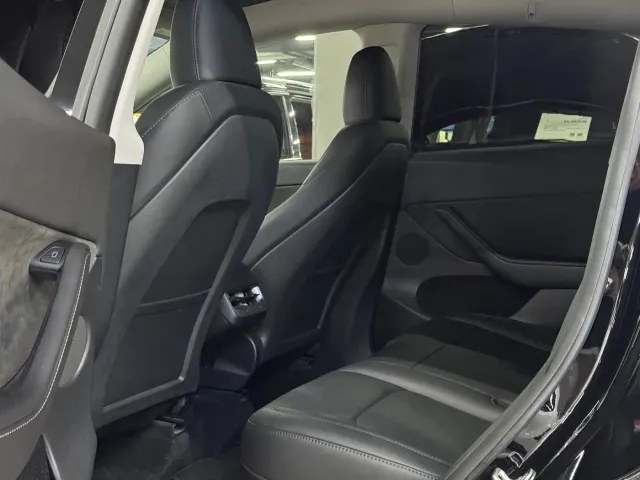 Tesla Model Y — Фото автомобиля 6
