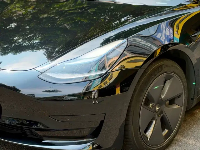 Tesla Model 3 — Фото автомобиля 2