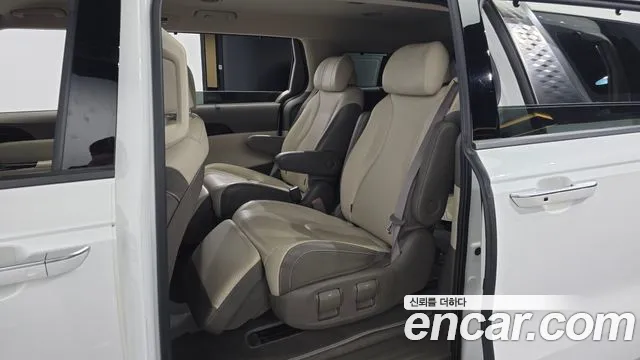 Kia Carnival Generation 4 — Фото автомобиля 17