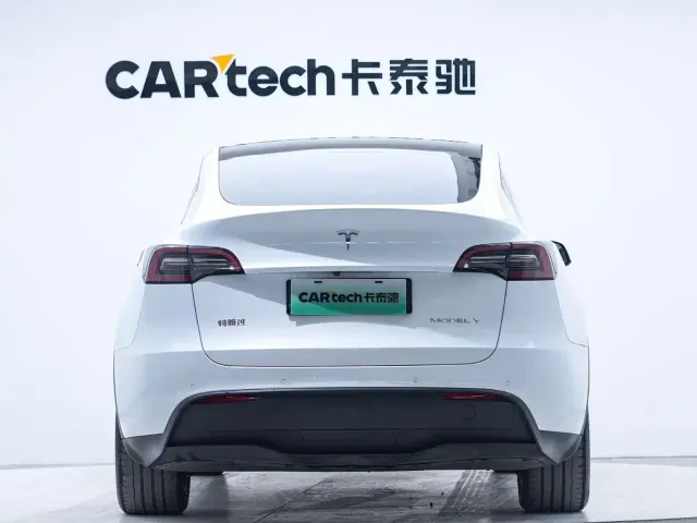 Tesla Model Y — Фото автомобиля 5