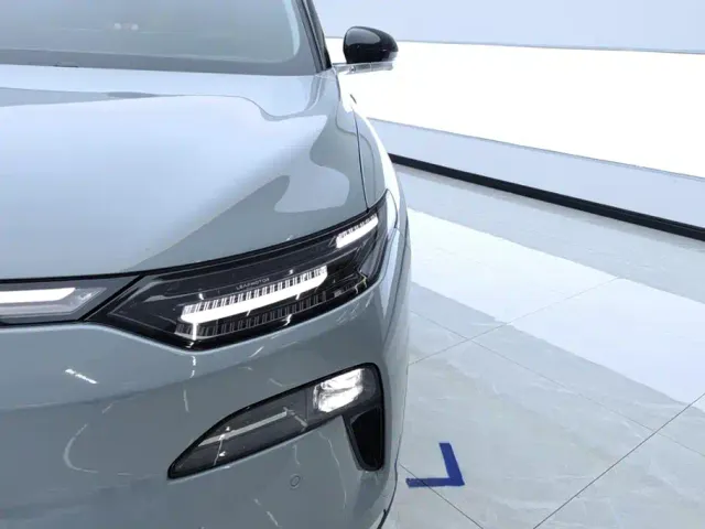 Leapmotor C11 — Фото автомобиля 5