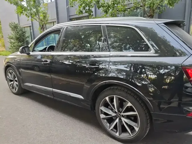 Audi Audi Q7 2023 55 TFSI quattro S line Sport — Фото автомобиля 4