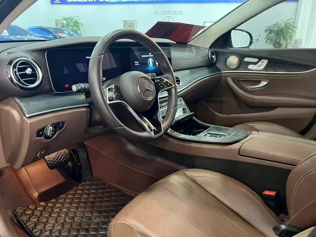 Mercedes-Benz E-Class — Фото автомобиля 5