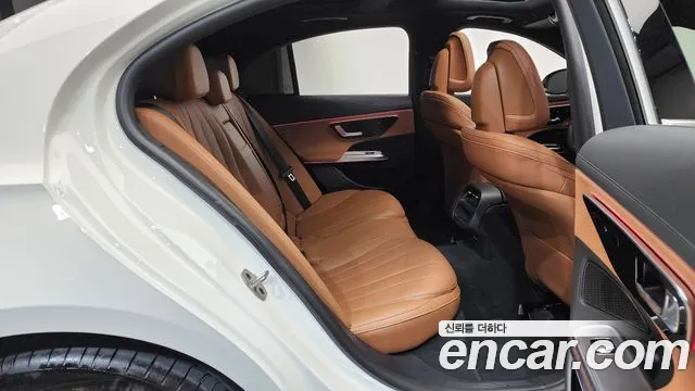 Mercedes-Benz E-Class — Фото автомобиля 9