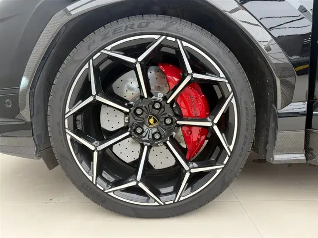 Lamborghini Urus — Фото автомобиля 14