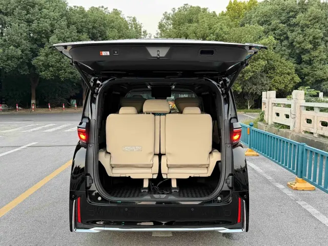 Toyota Vellfire — Фото автомобиля 27