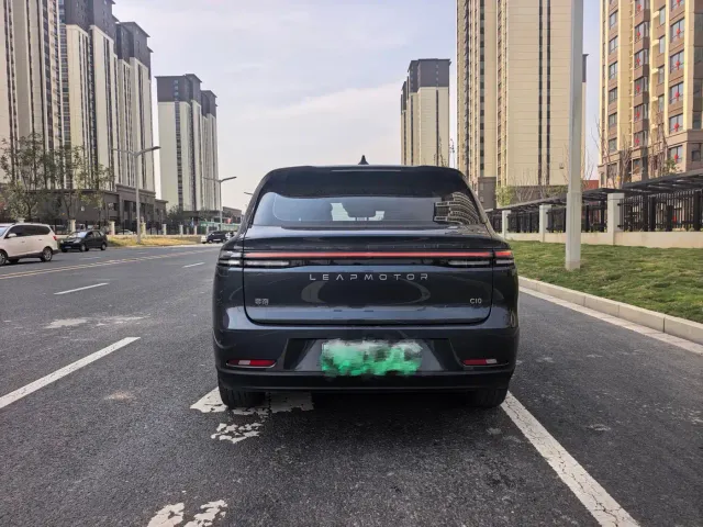 Leapmotor C10 — Фото автомобиля 8