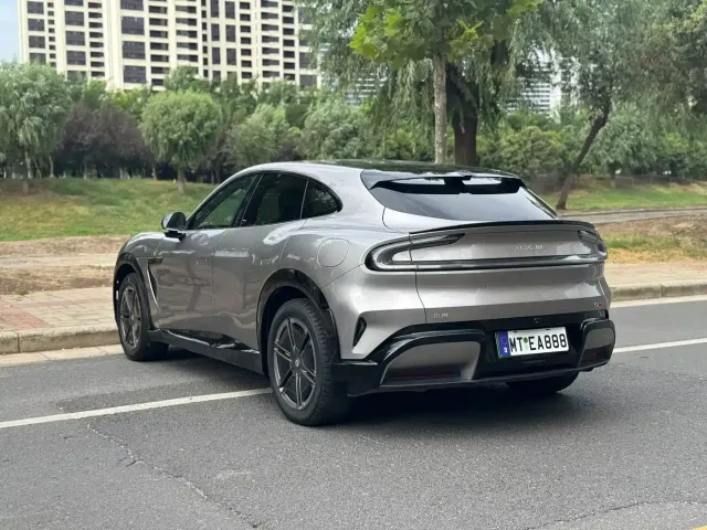 Xiaomi YU7 — Фото автомобиля 7