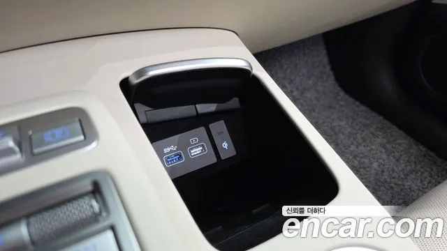 Genesis GV70 2.5T Бензин 2WD — Фото автомобиля 18