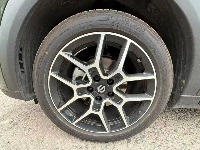 Leapmotor A10 — Фото автомобиля 6