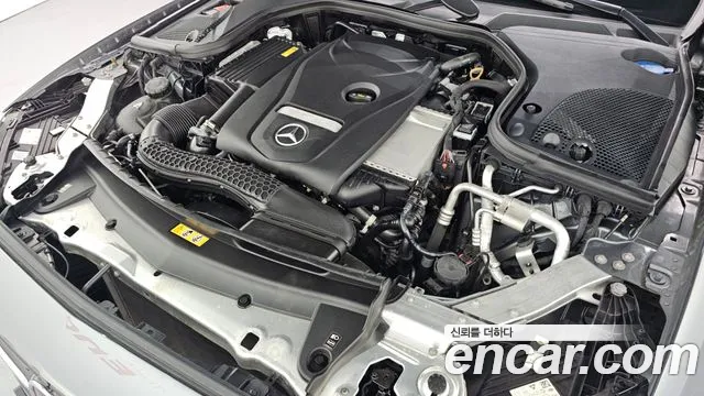 Mercedes-Benz E-Class — Фото автомобиля 4