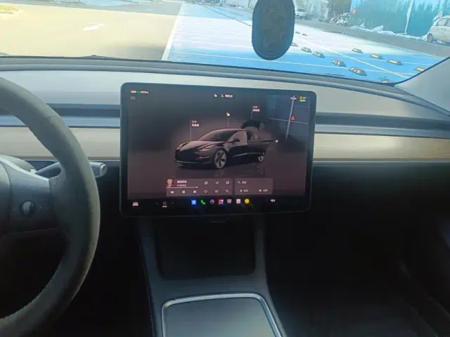Tesla Model 3 — Фото автомобиля 13