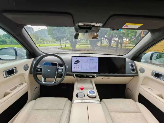 Li Auto L7 — Фото автомобиля 5