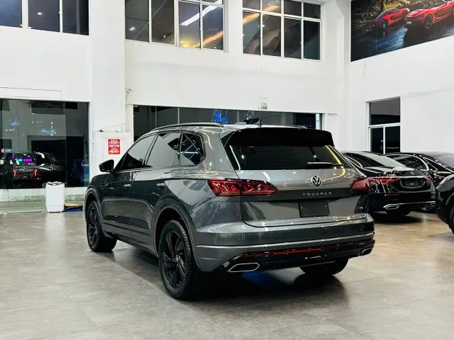 Volkswagen Touareg — Фото автомобиля 4