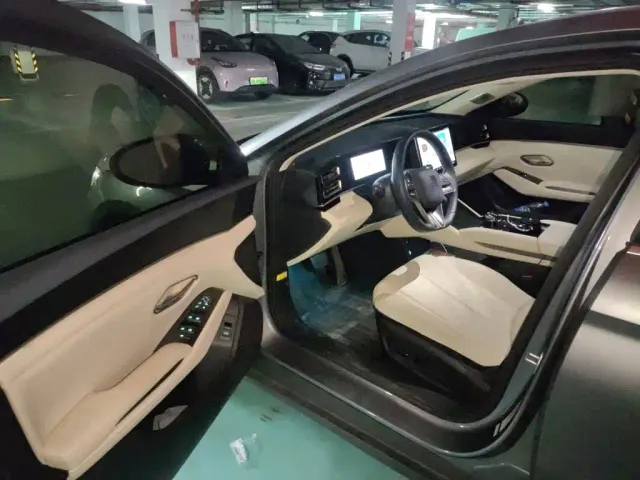 BYD Qin L — Фото автомобиля 12