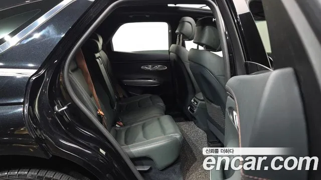 Genesis GV70 — Фото автомобиля 12