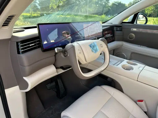IM Motors LS6 — Фото автомобиля 14