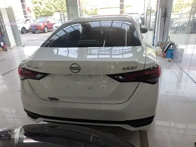 Nissan Sylphy — Фото автомобиля 5