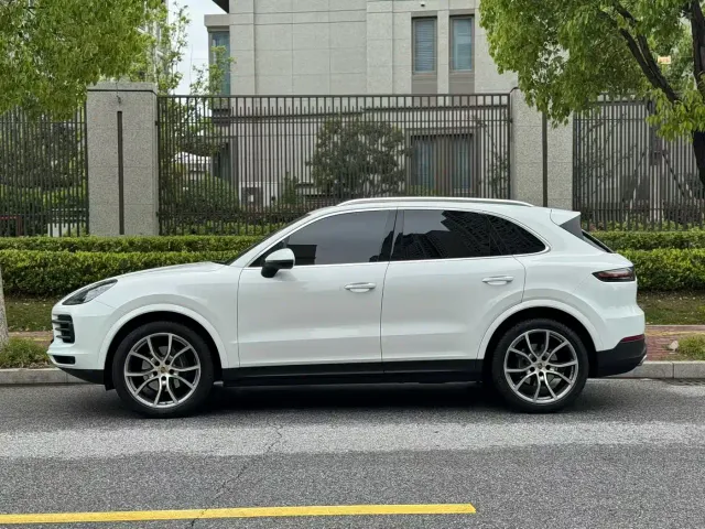 Porsche Cayenne — Фото автомобиля 11