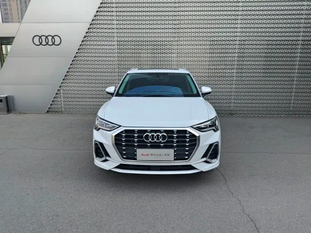 Фотография автомобиля — Audi Q3
