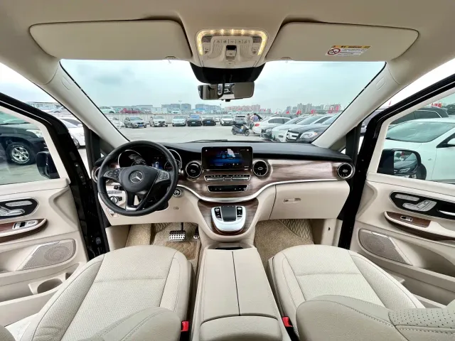 Mercedes-Benz V-Class — Фото автомобиля 13