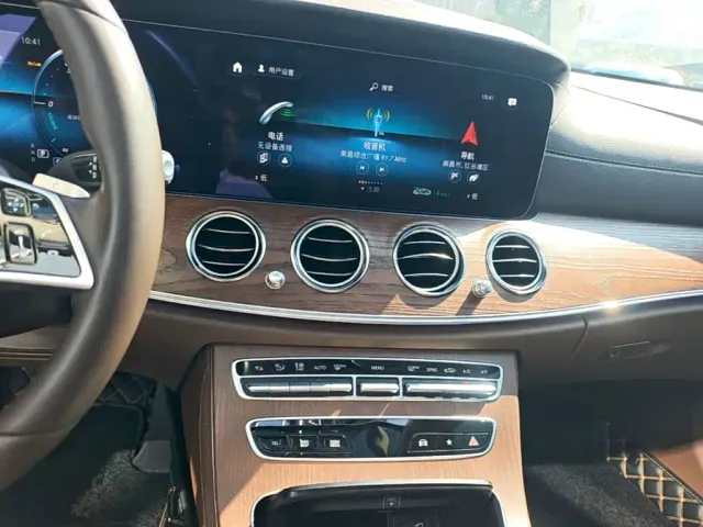 Mercedes-Benz E-Class — Фото автомобиля 12